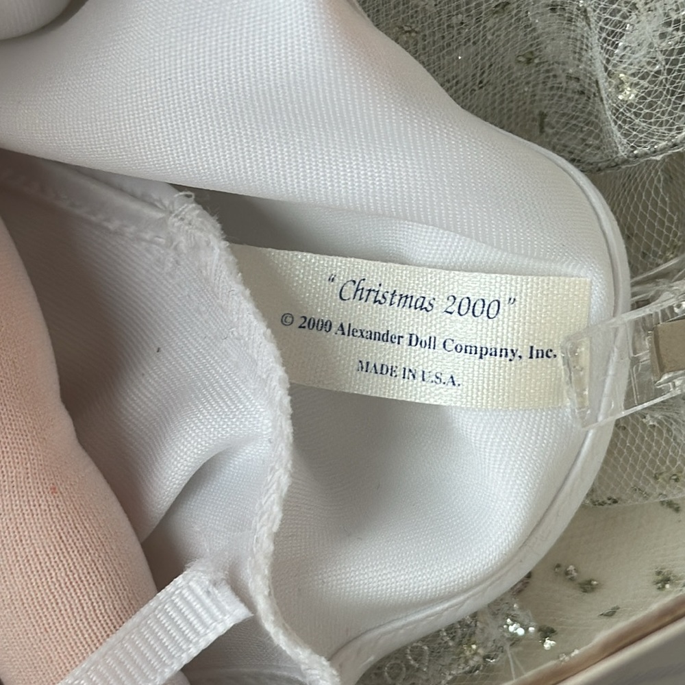 Rare Find - New - Madame Alexander Christmas 2000 Doll - Style 27555 - Picture 9 of 14